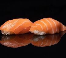Суши лосось