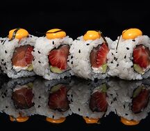 Роллы Клубничный Лосось