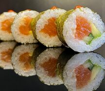 Ролл Лосось Шрирача