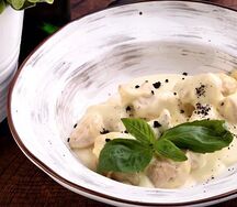 Куриное филе в соусе из моцареллы