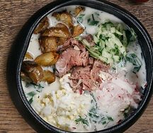 Окрошка на кефире с ростбифом