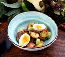 Салат с телячьим языком и медово-горчичной заправкой