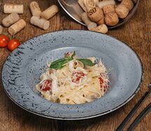 Феттуччине с курицей и грибами в сливочном соусе