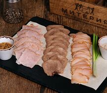 Ассорти мясных деликатесов