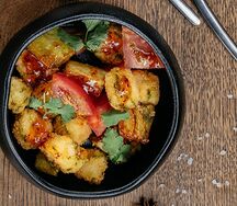 Салат с печеным сулугуни и жареным баклажаном