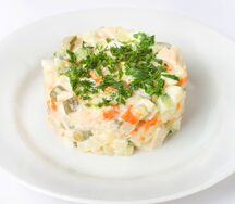 Салат Оливье с куриной грудкой