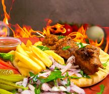 Шашлык на шпажках (сувлаки)