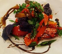 Теплый салат из баклажан