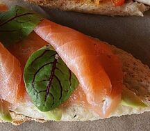 Брускетта с лососем