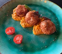 Котлетки из кальмара с овощным пюре