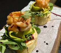 Брускетта с креветками