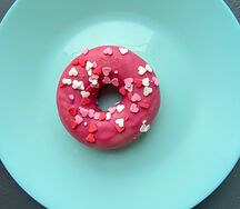 Донат Клубничный