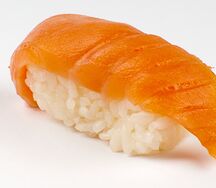 Суши с лососем