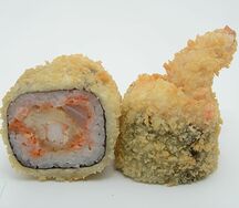 Горячий ролл с креветкой и окунем