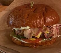 Бургер Ранч с беконом, яйцом и свежим огурцом