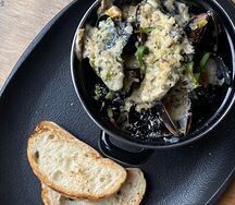 Кастрюлька мидий в сливочном соусе