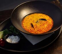 Том ям с морепродуктами