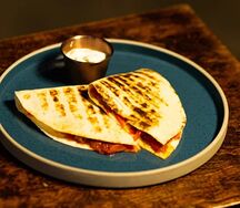 Кесадилья со свининой и овощами