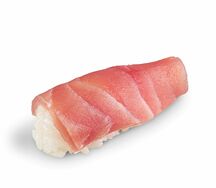 Суши с тунцом