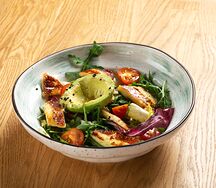 Салат с жареным халуми