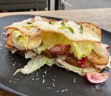 Цезарь с курицей