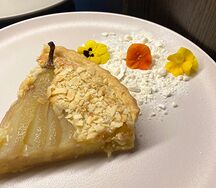 Пирог с грушей и миндальным кремом