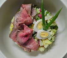 Окрошка с ростбифом на фирменной заправке