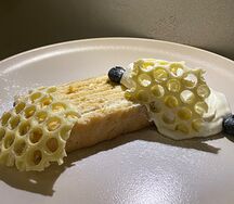 Медовик из каштанового меда с воздушным кремом из сметаны