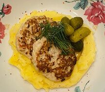 Куриные котлетки с картофельным пюре