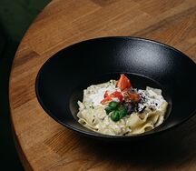 Паста с крабом, сыром страчателла и ароматным маслом