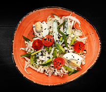 Салат с жареными кальмарами