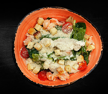 Салат Цезарь с тигровыми креветками