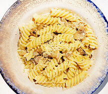 Паста со сливочным соусом и грибами
