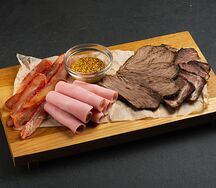 Мясная тарелка