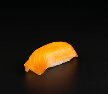 Суши с лососем