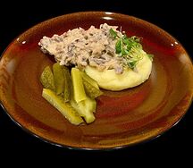 Бефстроганов с гарниром