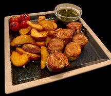 Свиные медальоны с гарниром