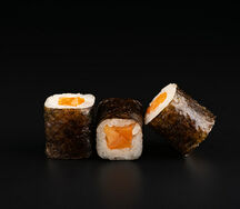 Ролл с лососем