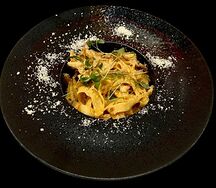 Паста с курицей и грибами