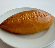 Пирожок с вишневым повидлом