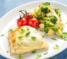 Треска, запеченная с кабачком и сыром