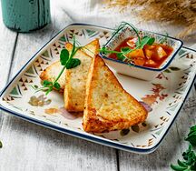 Жареный сыр с лечо из персика