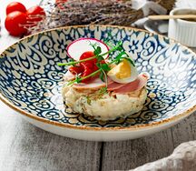 Салат оливье с копченой курицей