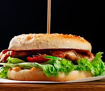 С куриным окороком