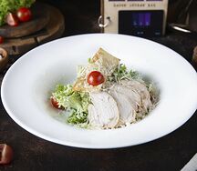 Цезарь с курицей