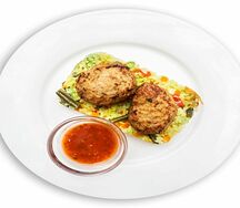 Мясные котлеты с рисом и овощами