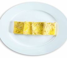 Омлет с луком и и беконом