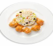 Куриные фрикадельки с рисом и овощами