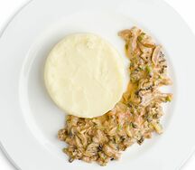 Бефстроганов из говядины в сливках с картофельным пюре