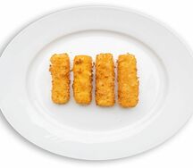 Сырные палочки с соусом BBQ
